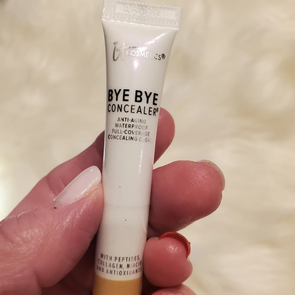 BUNDLE- It Cosmetics Concealer- Tan, Bare Minerals Mineral Veil & Face Color